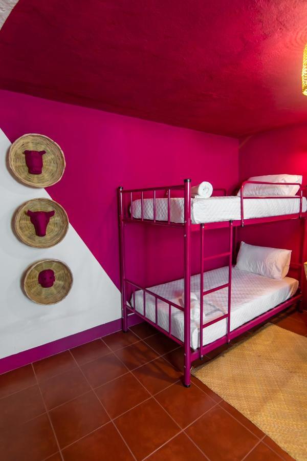 Why Not Hotel Antigua Екстер'єр фото